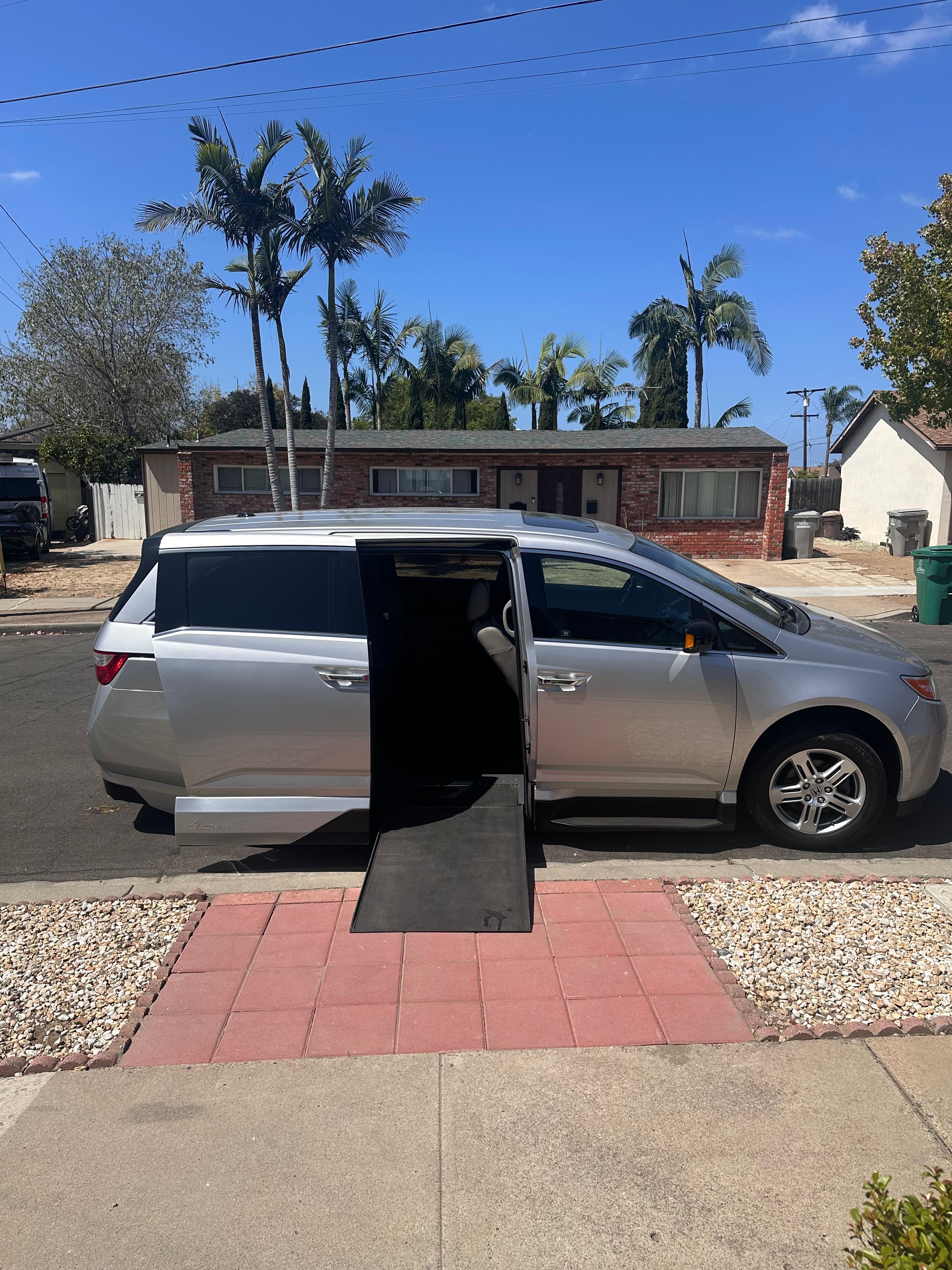 Used 2012 Honda Odyssey Touring Elite image 1