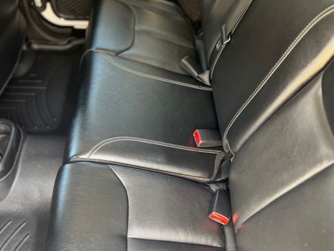 Used 2018 Jeep Wrangler Unlimited Sahara w/ Connectivity Group AWD/4WD image 22