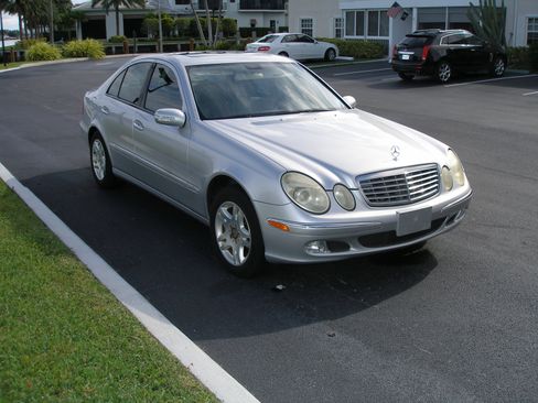 Used 2003 Mercedes-Benz E 320 Sedan image 4