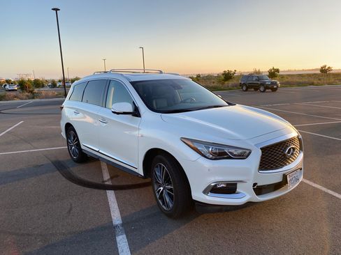 Used 2019 INFINITI QX60 Luxe w/ Sensory Package FWD image 1