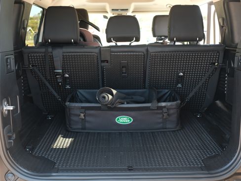 Used 2023 Land Rover Defender 110 S image 14