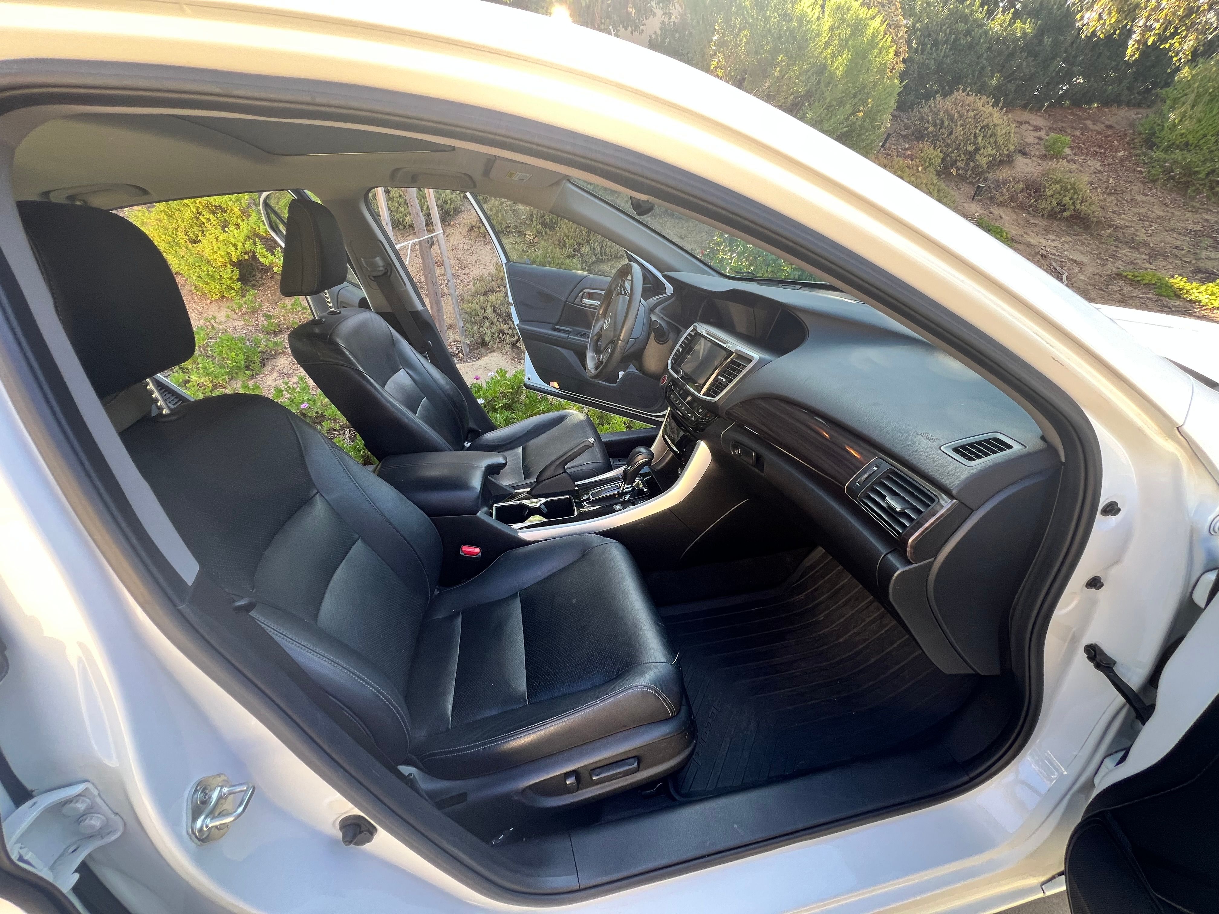 Used 2017 Honda Accord EX-L image 6