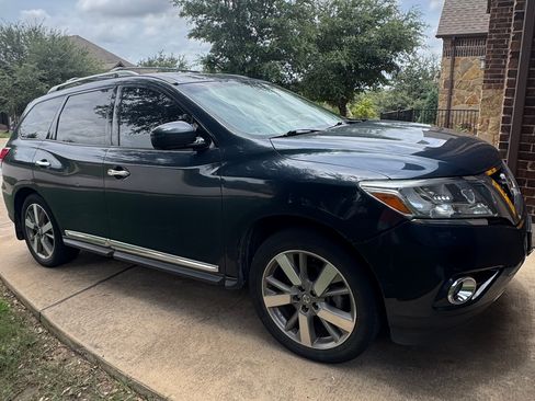 Used 2013 Nissan Pathfinder Platinum w/ Cargo Pkg FWD image 6