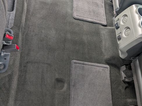 Used 2011 Ford F150 Lariat w/ Lariat Chrome Pkg image 5