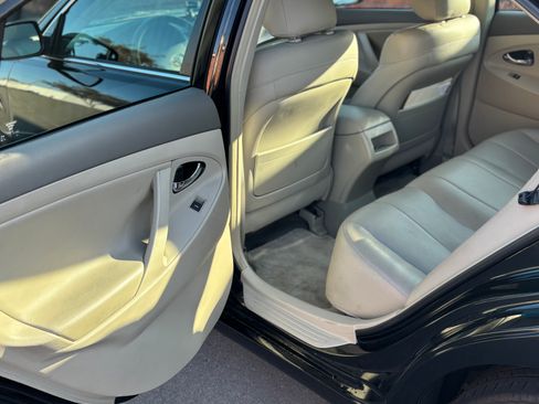 Used 2010 Toyota Camry LE image 12