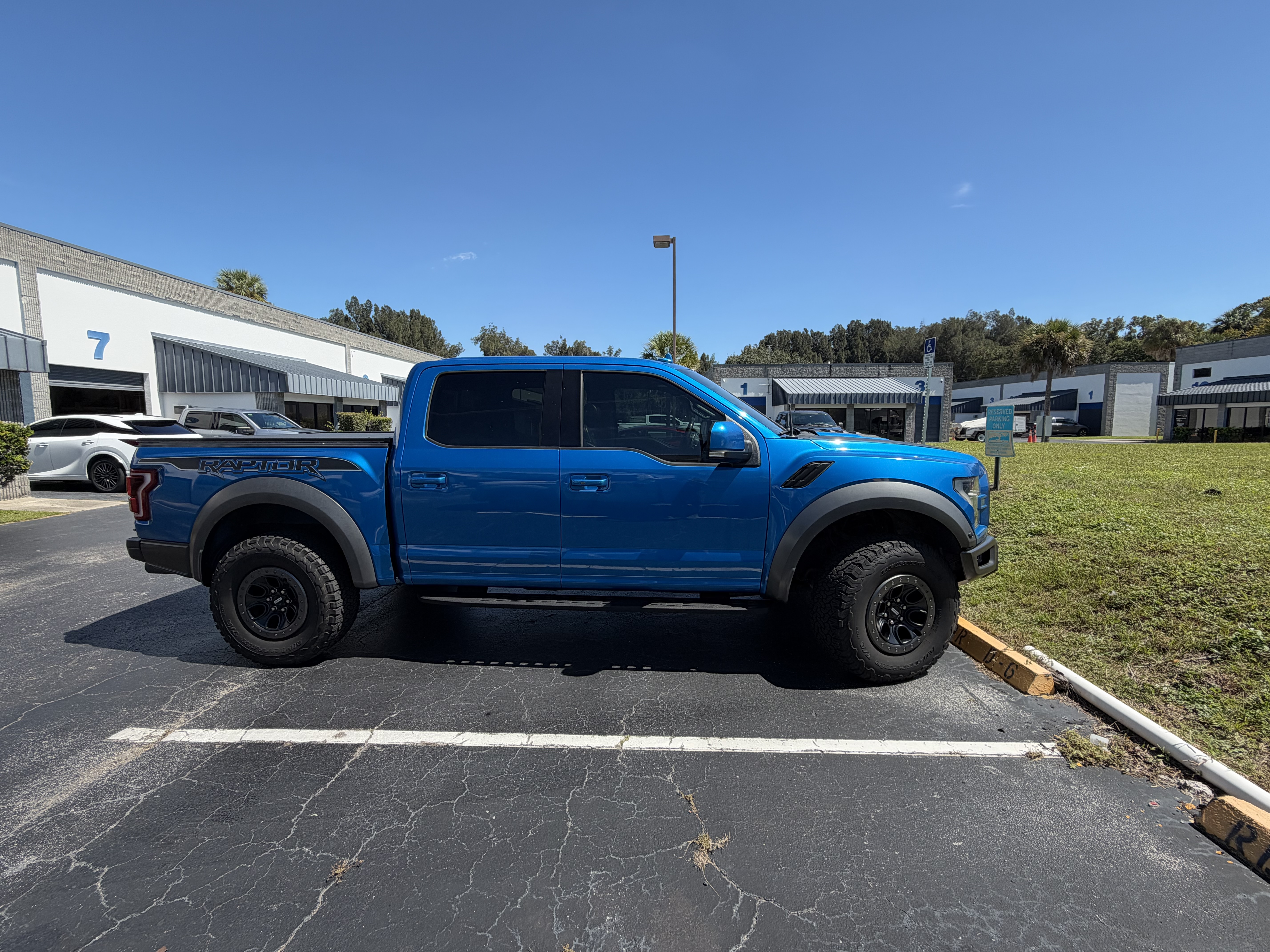 Used 2019 Ford F150 Raptor w/ Equipment Group 802A Luxury AWD/4WD image 6