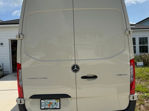 Used 2024 Mercedes-Benz Sprinter 2500 image 5