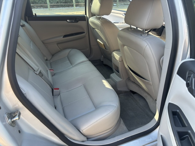 Used 2012 Chevrolet Impala LTZ FWD image 8