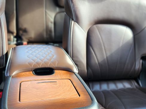 Used 2016 INFINITI QX80 Limited w/ All Season Package image 18