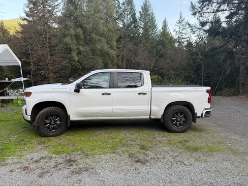 Used 2019 Chevrolet Silverado 1500 Custom image 2