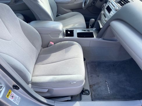 Used 2011 Toyota Camry Hybrid w/ Upgrade Pkg image 14