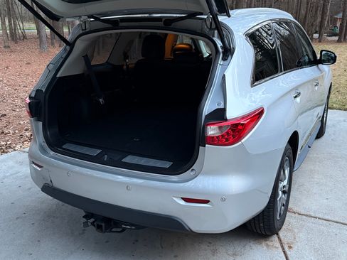 Used 2013 INFINITI JX35 AWD w/ Premium Pkg image 6