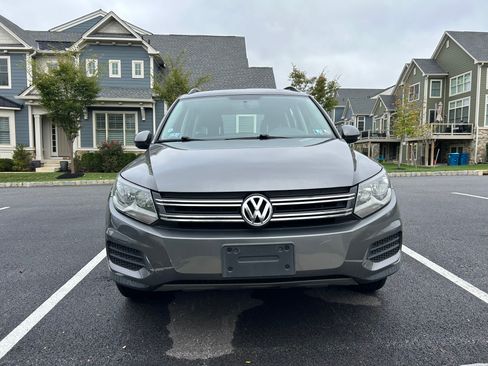 Used 2015 Volkswagen Tiguan S image 2