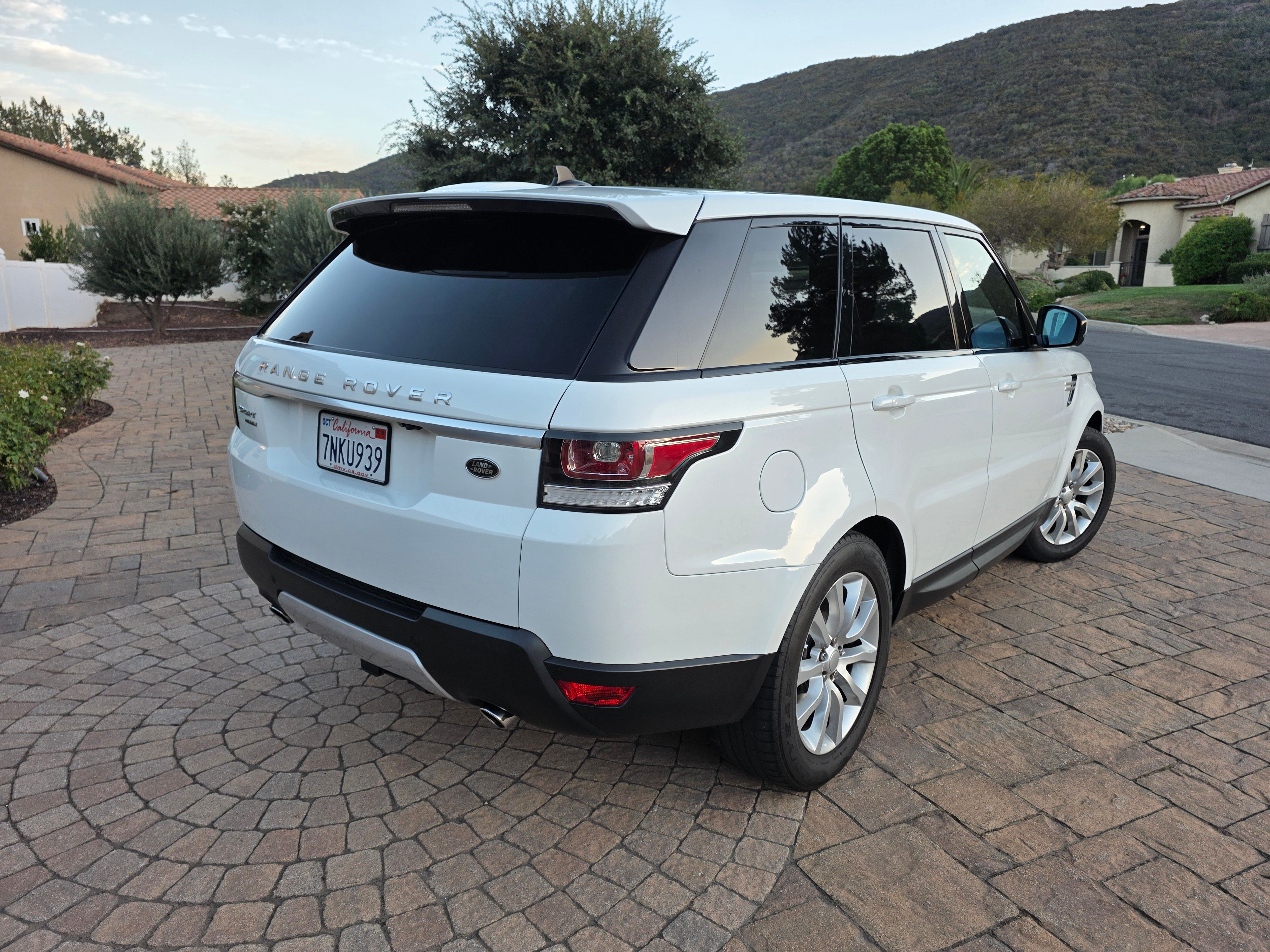 Used 2016 Land Rover Range Rover Sport HSE AWD/4WD image 5