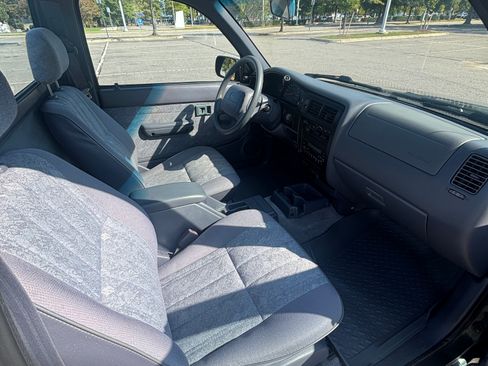 Used 2000 Toyota Tacoma 2WD Regular Cab image 6