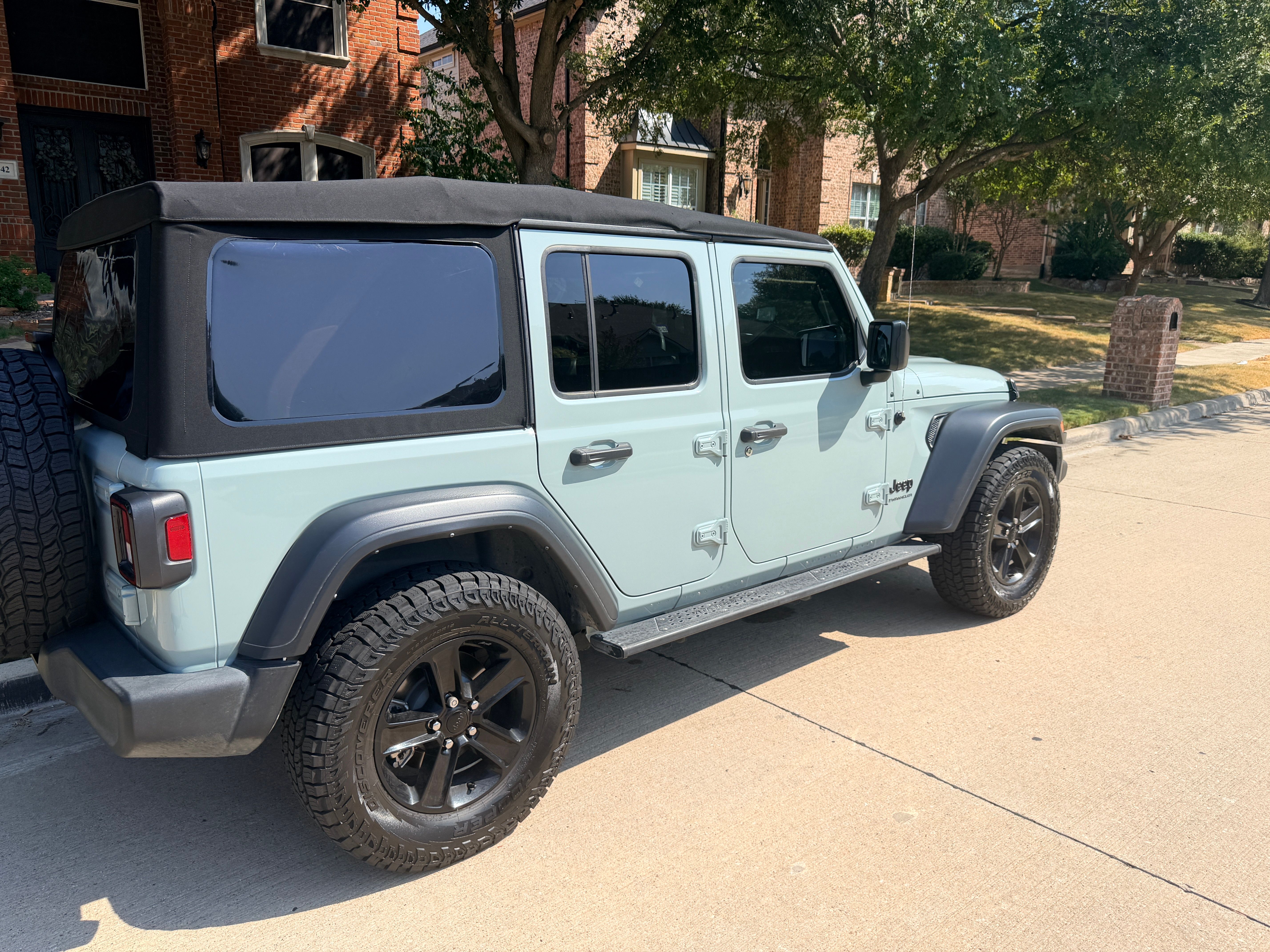 Used 2023 Jeep Wrangler Unlimited Sport AWD/4WD image 9