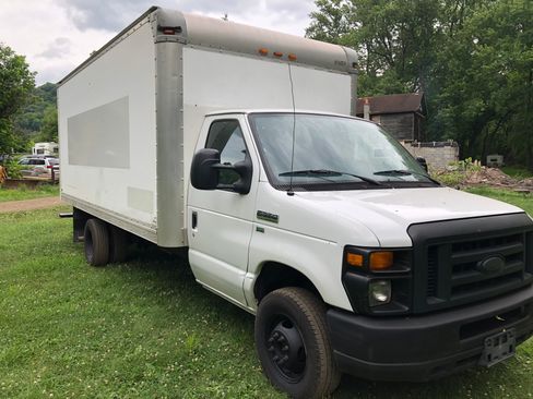 Used 2016 Ford E-350 and Econoline 350 Super Duty RWD image 1