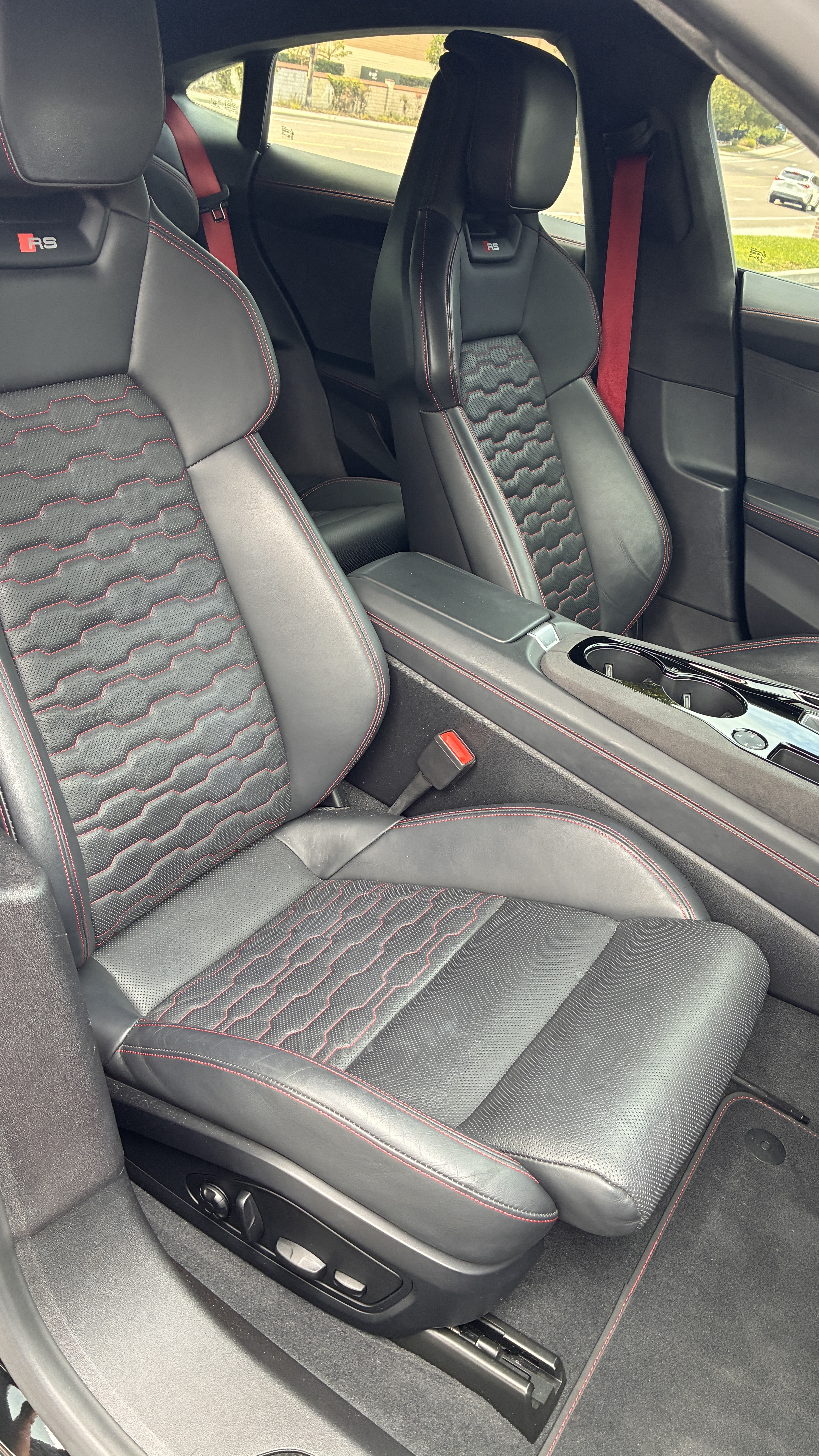 Used 2022 Audi RS e-tron GT AWD/4WD image 17