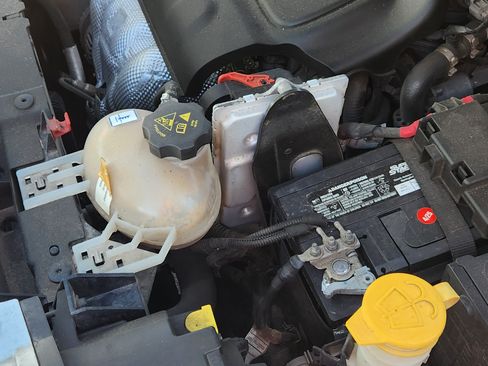 Used 2015 Jeep Renegade Limited image 20