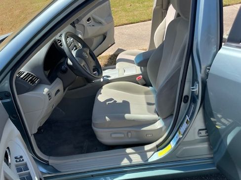 Used 2011 Toyota Camry LE w/ LE Extra-Value Pkg image 11