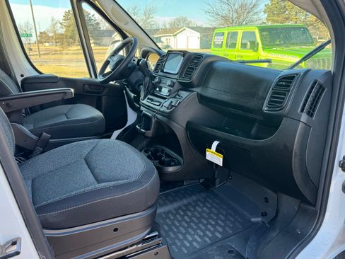 Used 2024 RAM ProMaster 2500 w/ Safety Group image 8