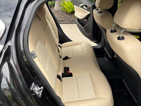 Used 2019 INFINITI QX30 w/ Navigation Package FWD image 14