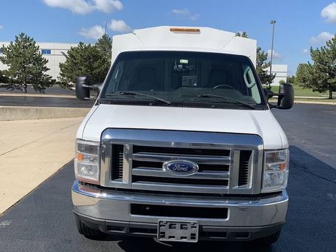 Used 2017 Ford E-350 and Econoline 350 Super Duty w/ Power Windows & Locks Group image 2