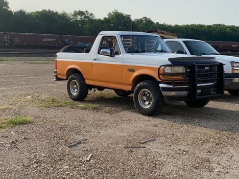 Used 1993 Ford Bronco image 2