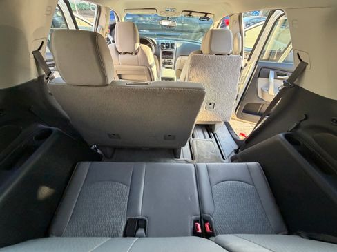 Used 2011 GMC Acadia SL image 16