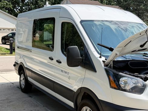 Used 2019 Ford Transit 250 148 Medium Roof RWD image 6