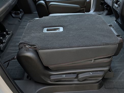 Used 2021 Chevrolet Suburban RST w/ Luxury Package image 27