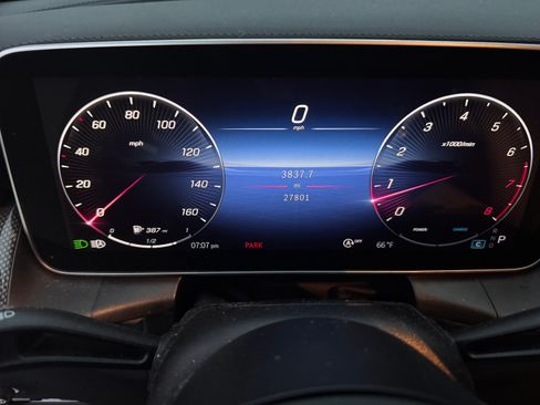 Used 2024 Mercedes-Benz GLC 300 image 9