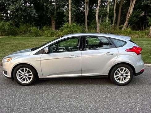 Used 2017 Ford Focus SE image 2
