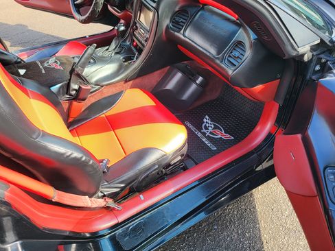 Used 1999 Chevrolet Corvette Coupe 2D w/ Roof Pkg image 12