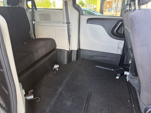 Used 2014 Dodge Grand Caravan SXT image 5