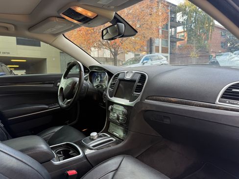 Used 2016 Chrysler 300 C image 14