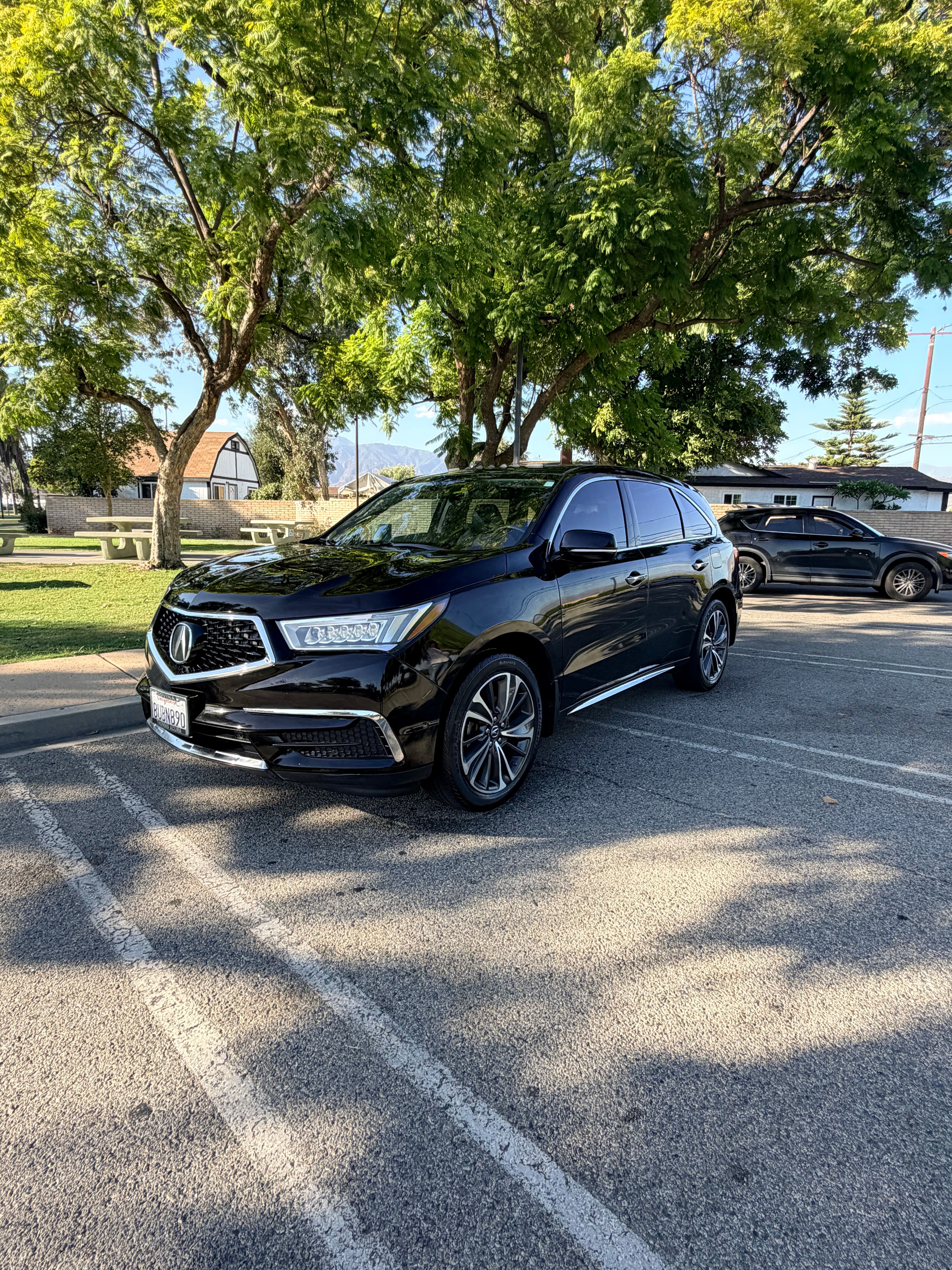 Used 2020 Acura MDX w/ Technology Package FWD image 2