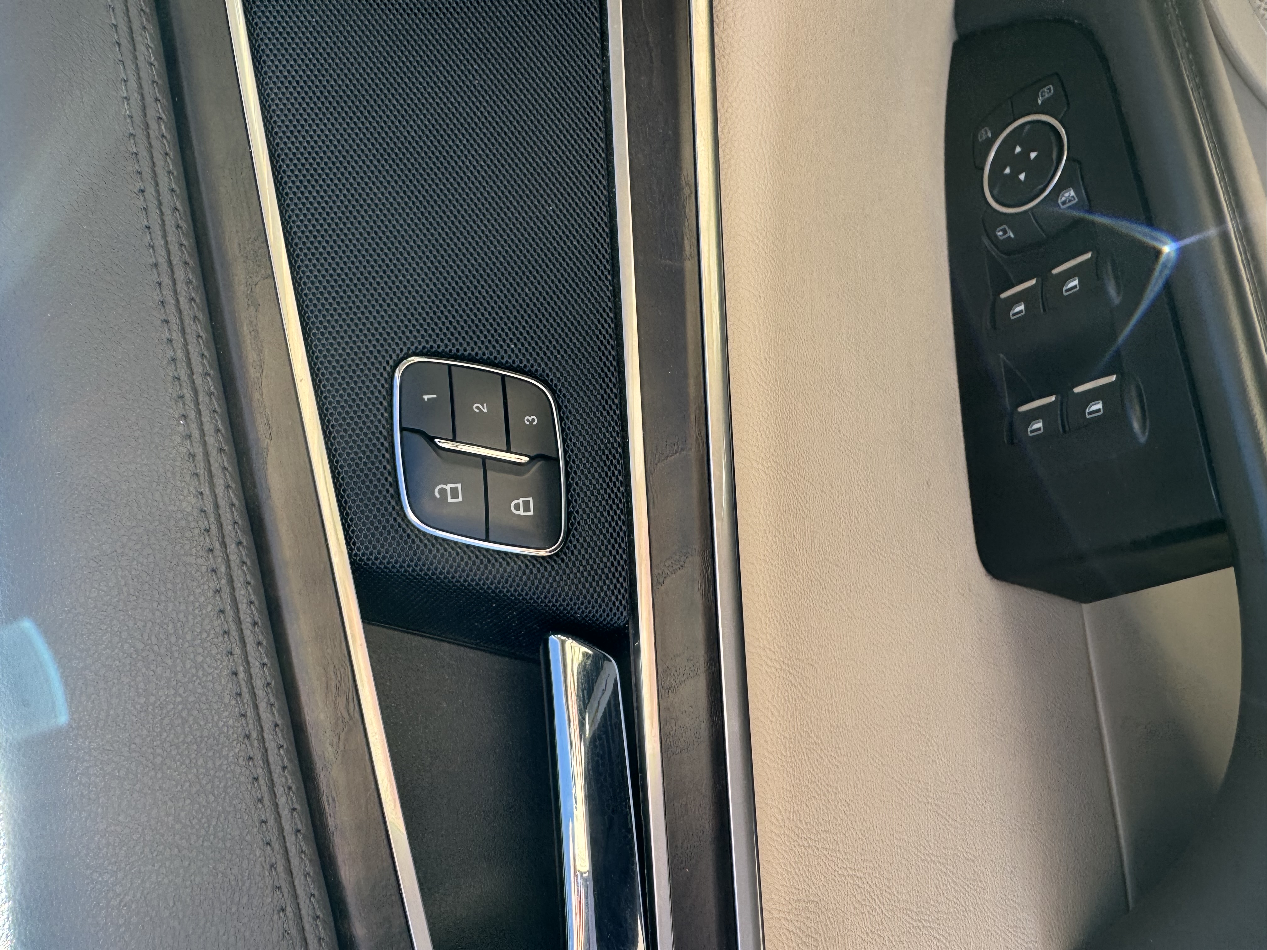 Used 2016 Lincoln MKX Select w/ Select Plus Package FWD image 17