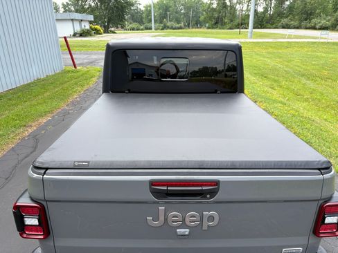 Used 2020 Jeep Gladiator Overland AWD/4WD image 9
