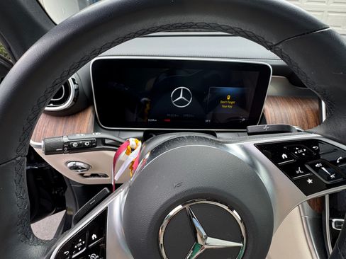 Used 2024 Mercedes-Benz GLC 300 4MATIC image 10