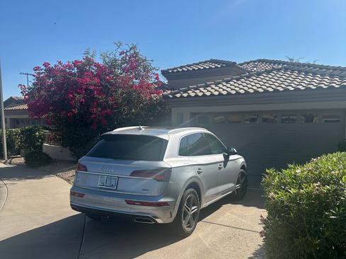 Used 2024 Audi Q5 e Prestige w/ Prestige Package image 5