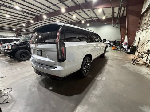 Used 2022 Cadillac Escalade ESV Sport w/ Touring Package image 4