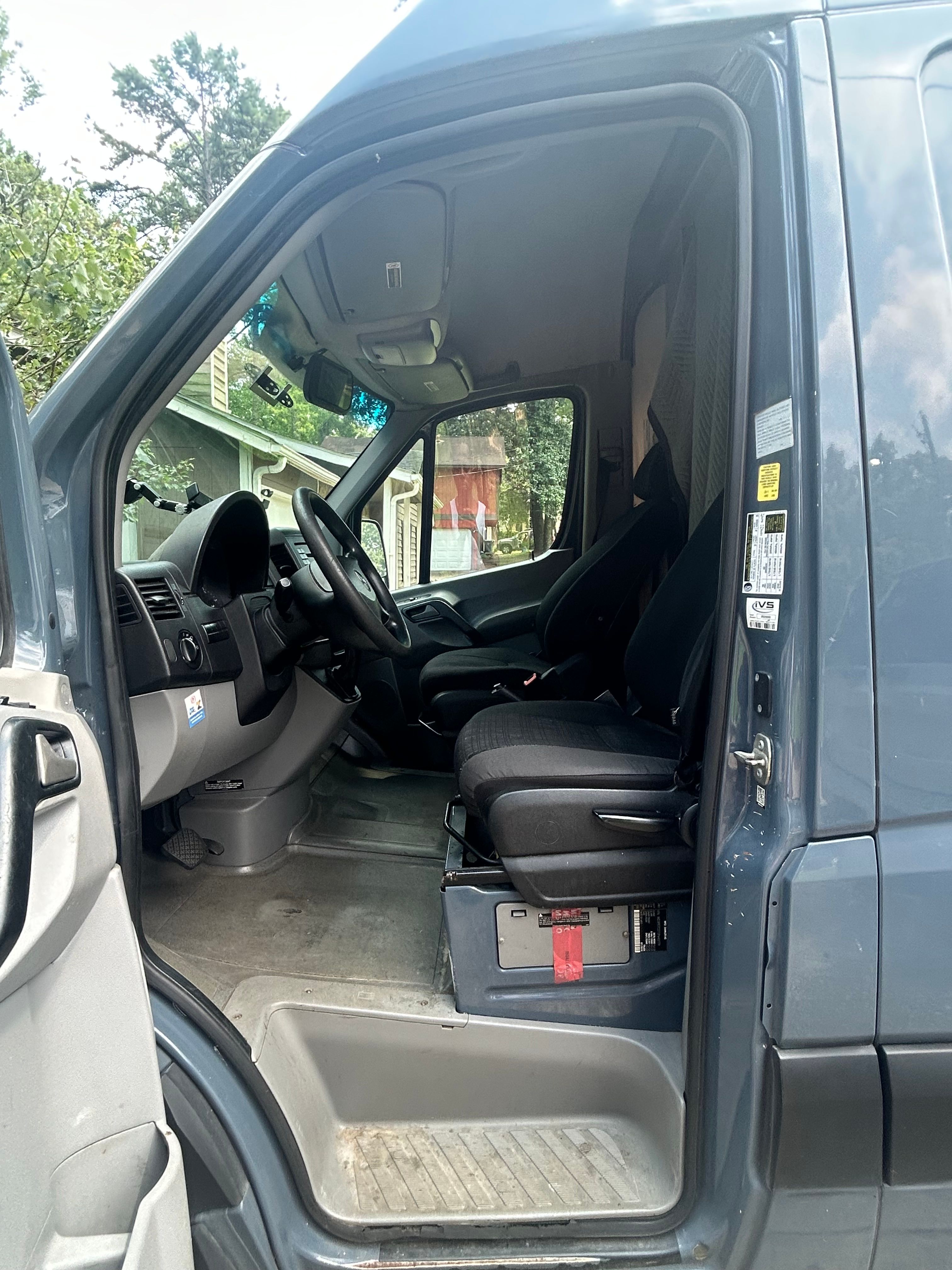 Used 2018 Mercedes-Benz Sprinter 2500 image 6