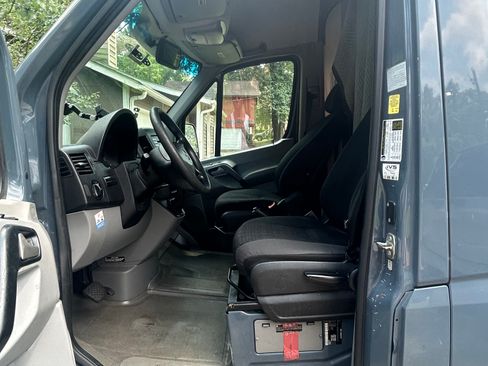 Used 2018 Mercedes-Benz Sprinter 2500 image 6