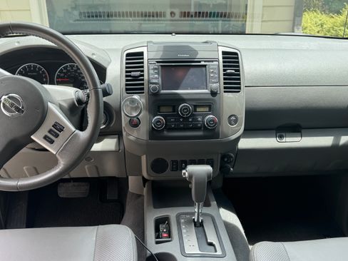 Used 2019 Nissan Frontier SL RWD image 8
