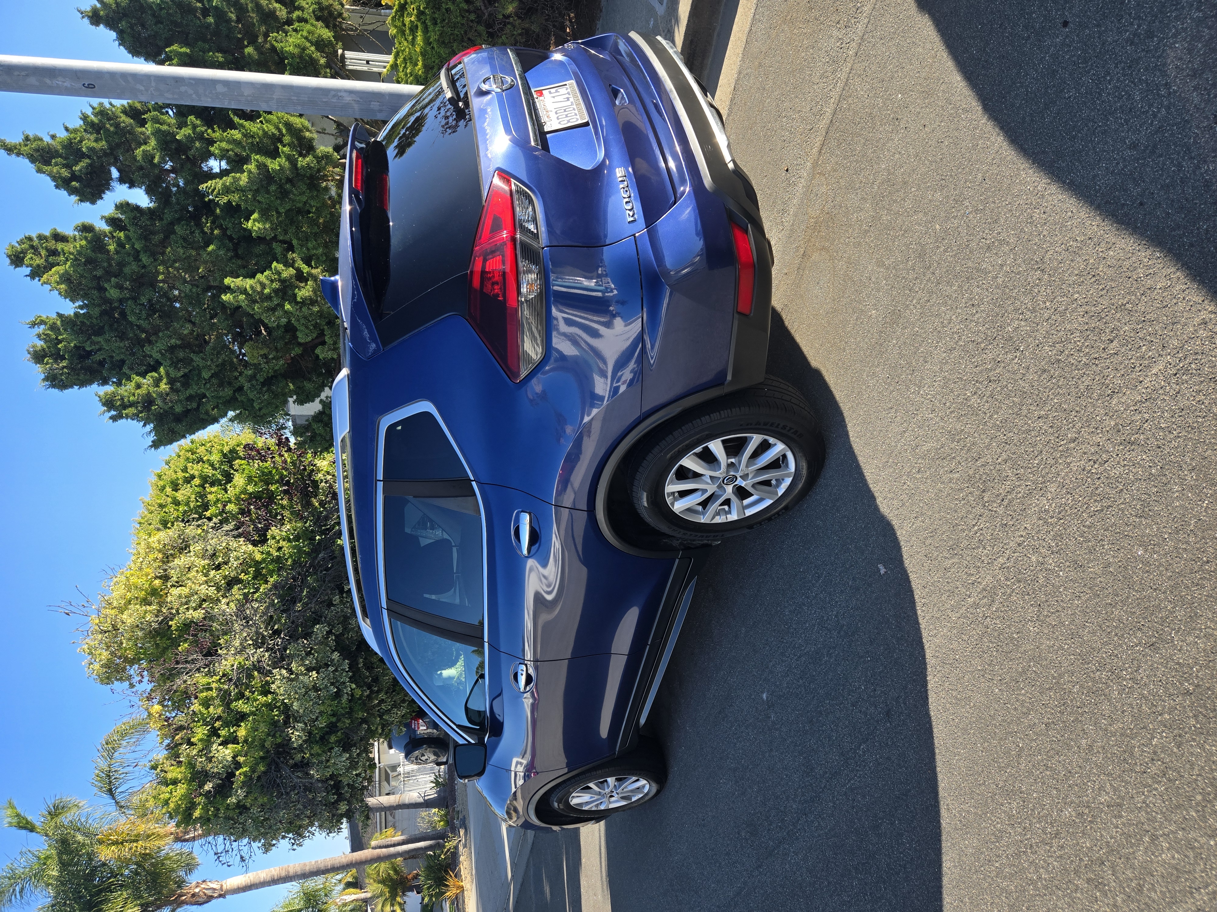 Used 2018 Nissan Rogue SV FWD image 5