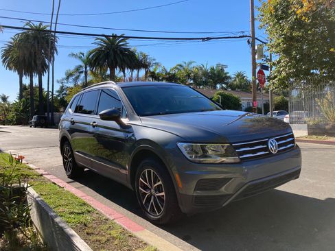 Used 2019 Volkswagen Tiguan SE image 1