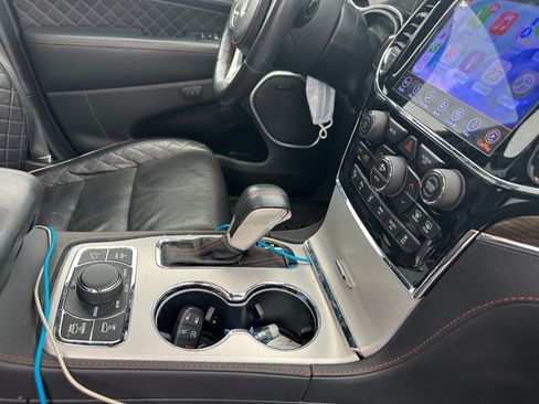 Used 2019 Jeep Grand Cherokee Summit AWD/4WD image 16