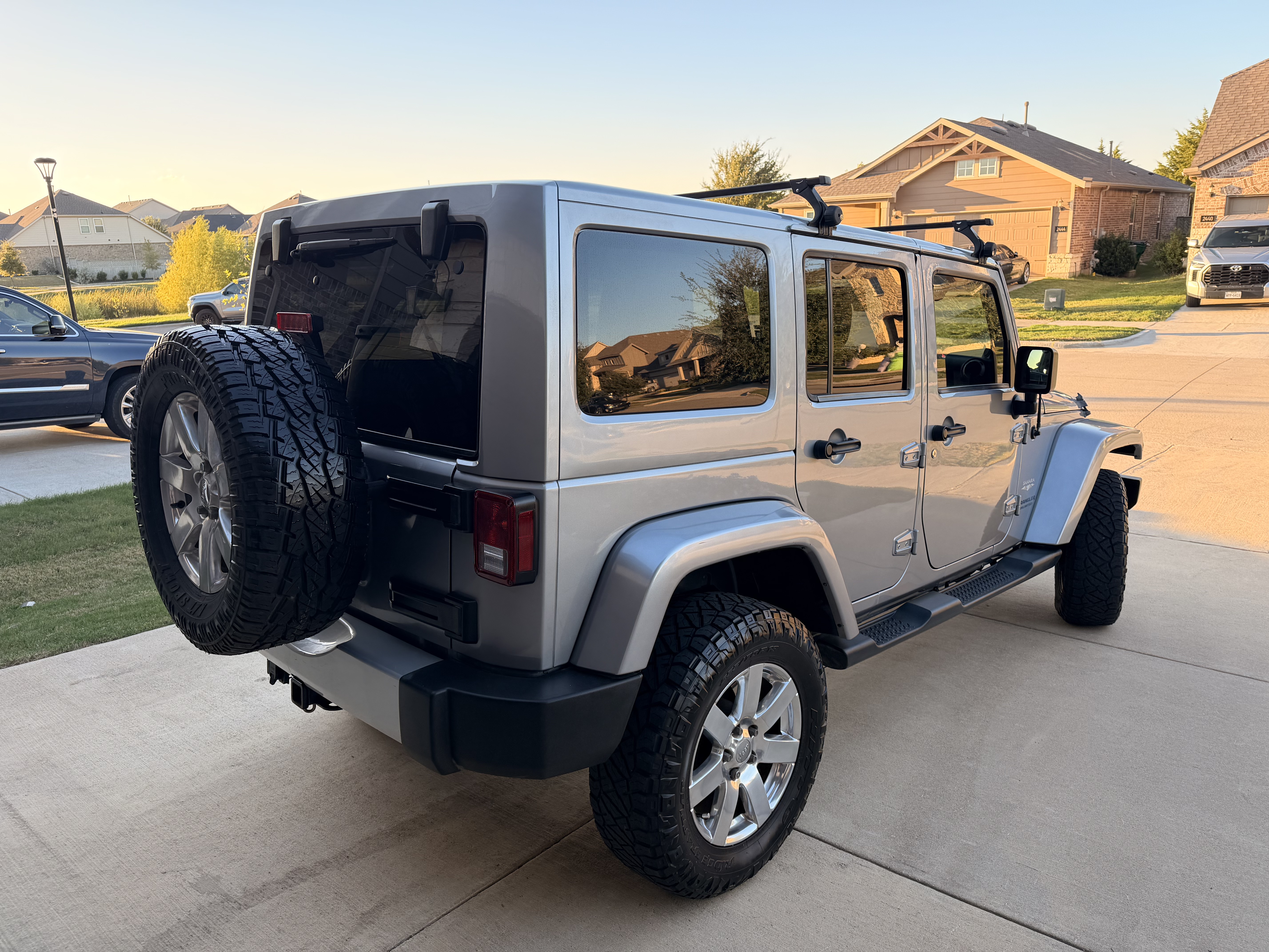 Used 2013 Jeep Wrangler Unlimited Sahara w/ Connectivity Group AWD/4WD image 5