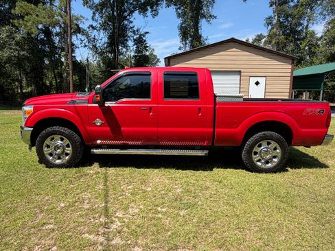 Used 2014 Ford F250 Lariat w/ Lariat Ultimate Package AWD/4WD image 8